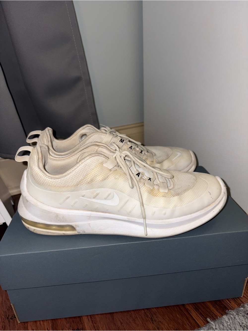 Nike Air Max Beige/White Low-Top Sneakers
